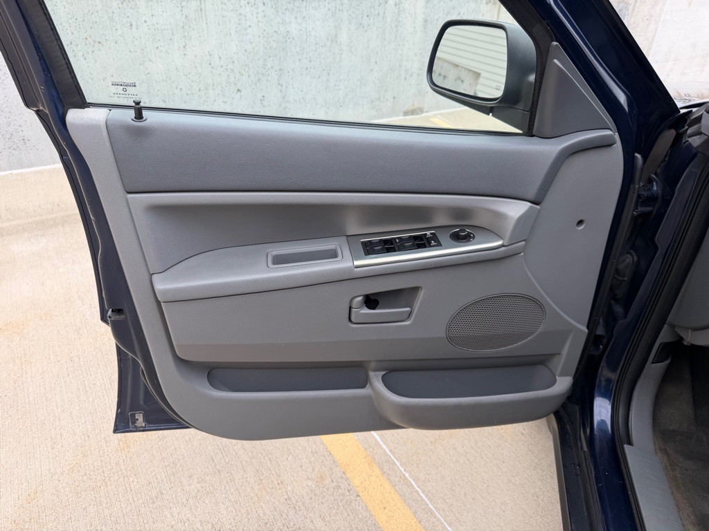 2005 Jeep Grand Cherokee Image 10