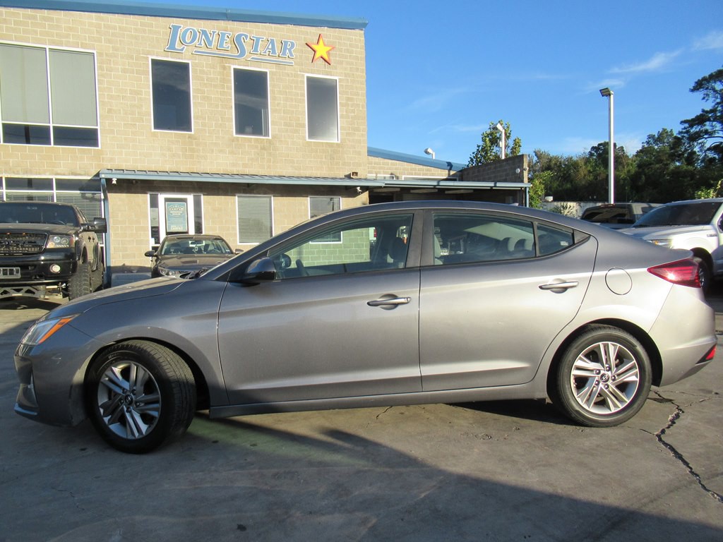 2019 Hyundai Elantra Image 2