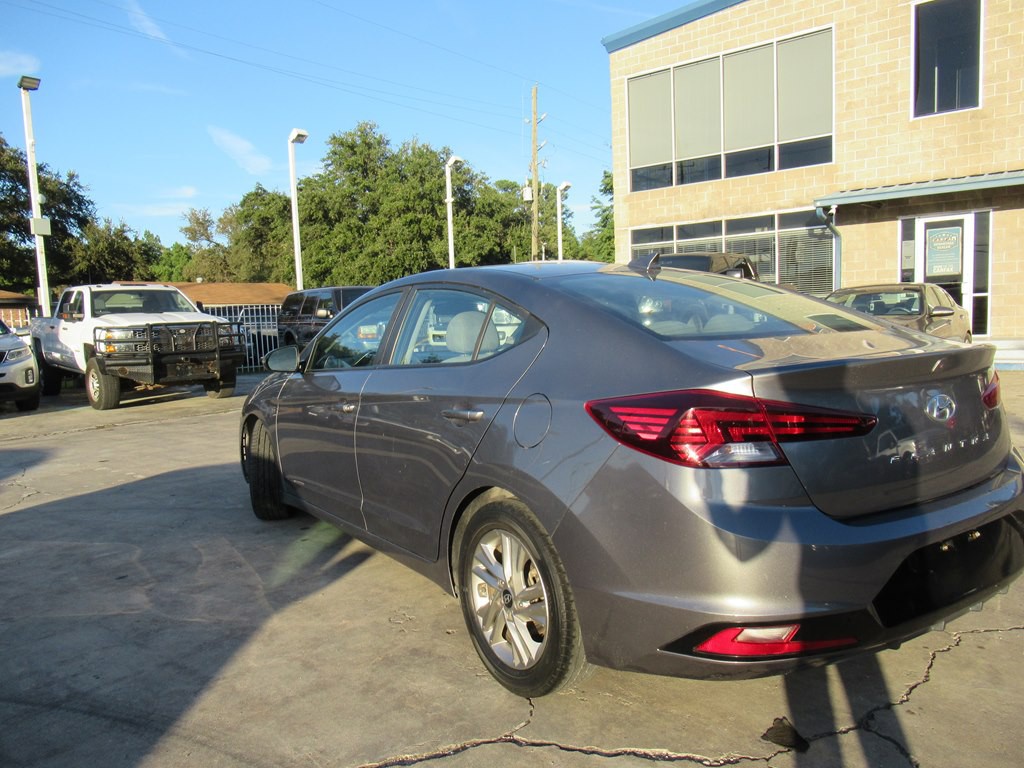 2019 Hyundai Elantra Image 3