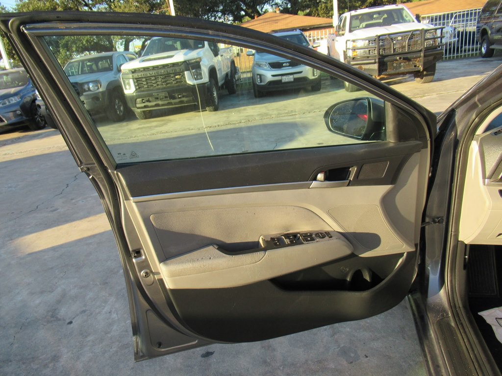 2019 Hyundai Elantra Image 10