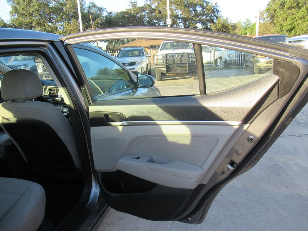 2019 Hyundai Elantra Image 14