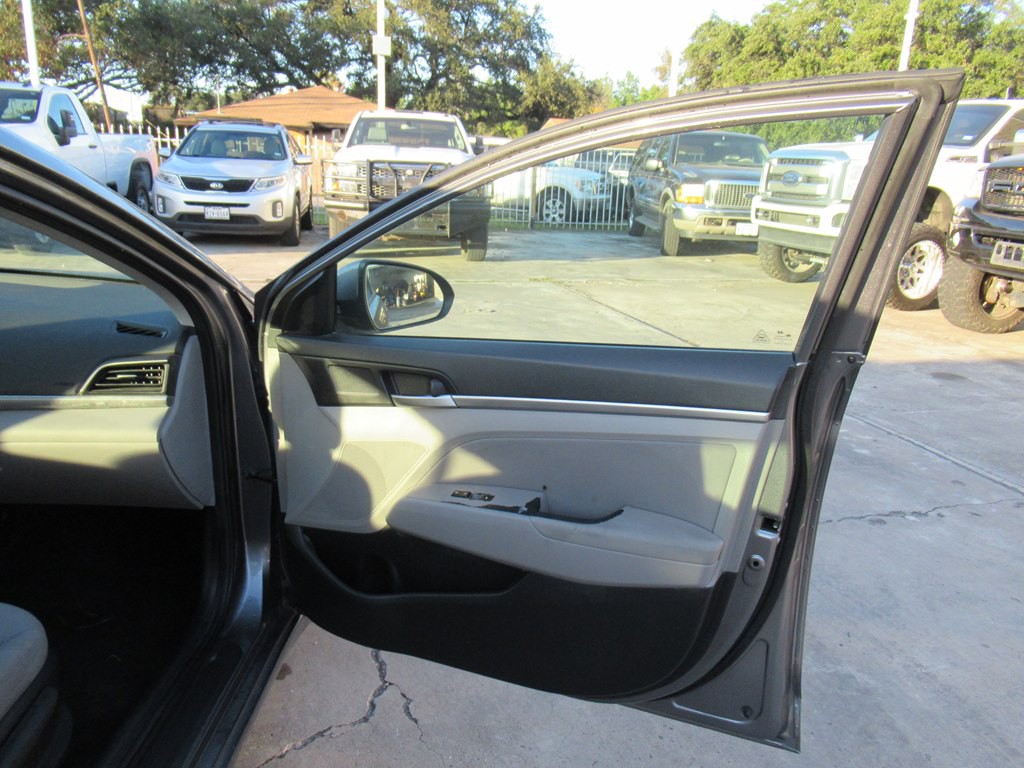 2019 Hyundai Elantra Image 16