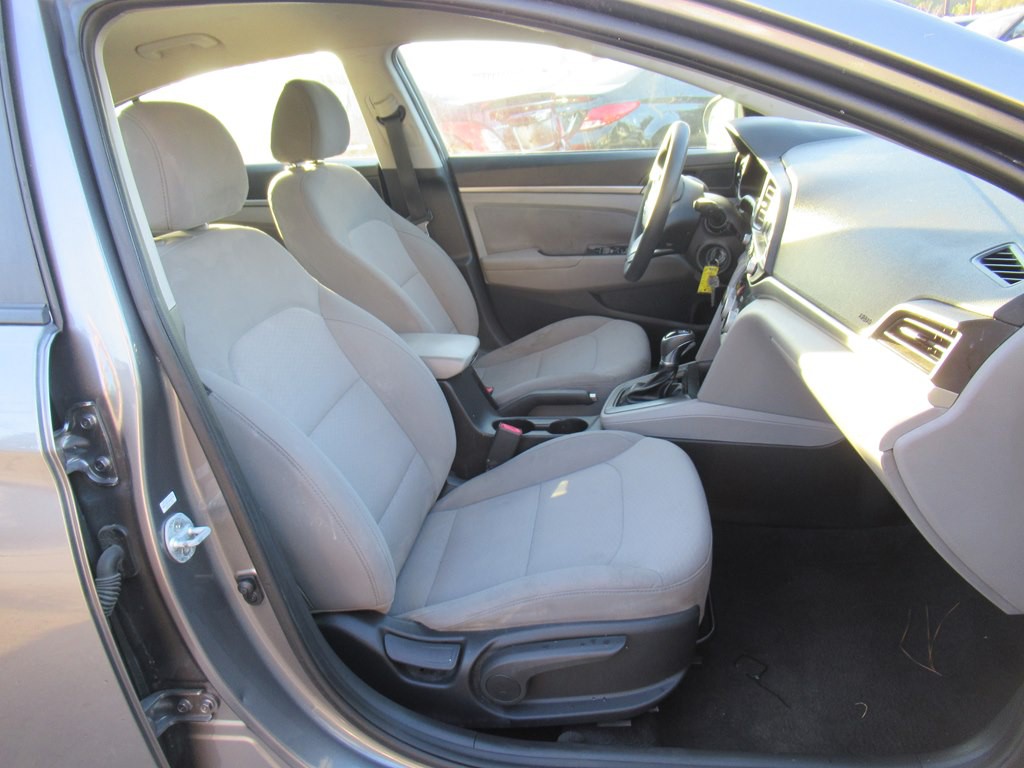 2019 Hyundai Elantra Image 17