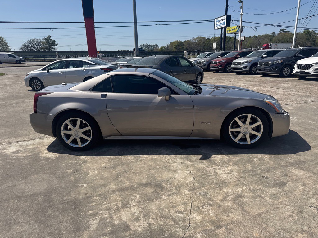 2005 Cadillac XLR Image 3