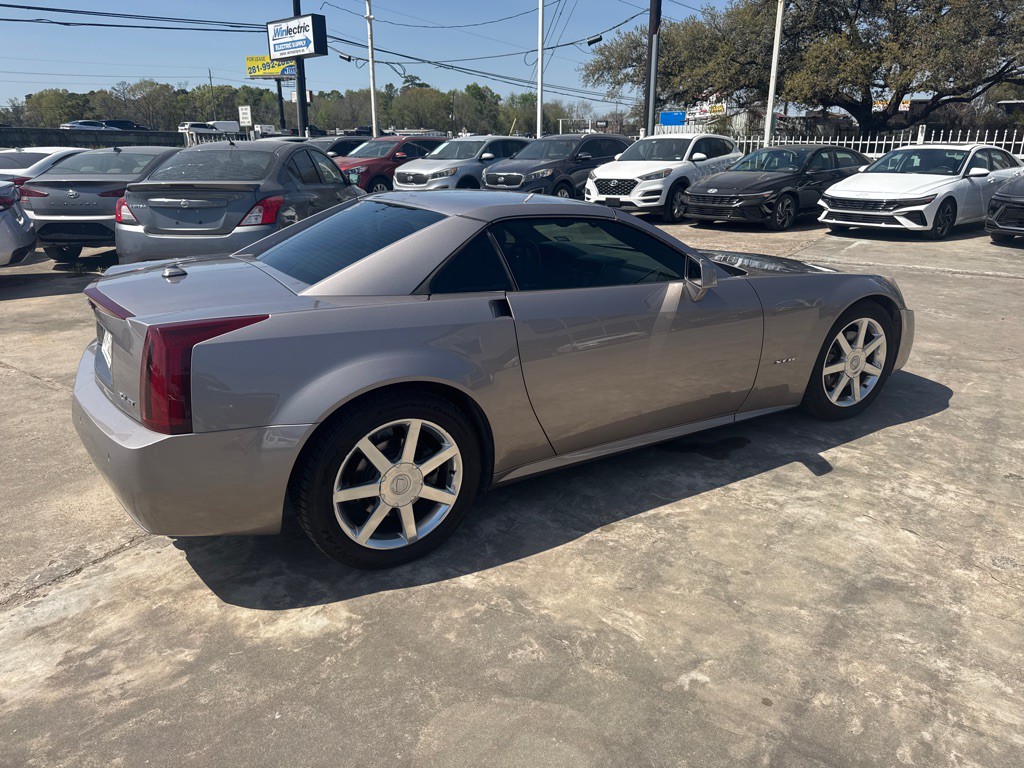 2005 Cadillac XLR Image 4