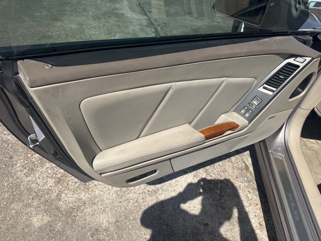 2005 Cadillac XLR Image 12