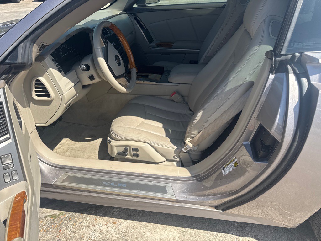 2005 Cadillac XLR Image 13