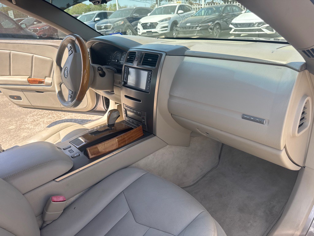 2005 Cadillac XLR Image 16