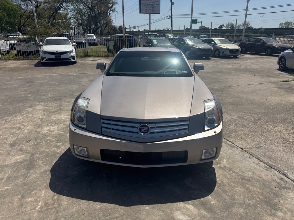 2005 Cadillac XLR Image 2