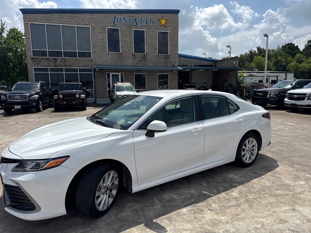 2024 Toyota Camry Image 1