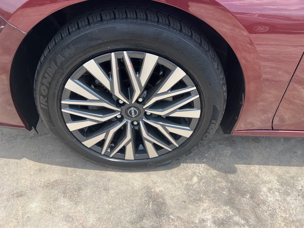 2024 Nissan Altima Image 9