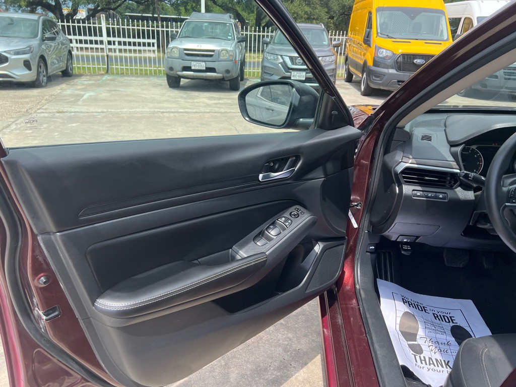 2024 Nissan Altima Image 10