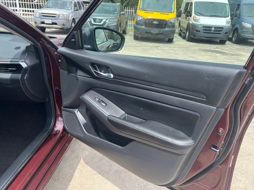 2024 Nissan Altima Image 17