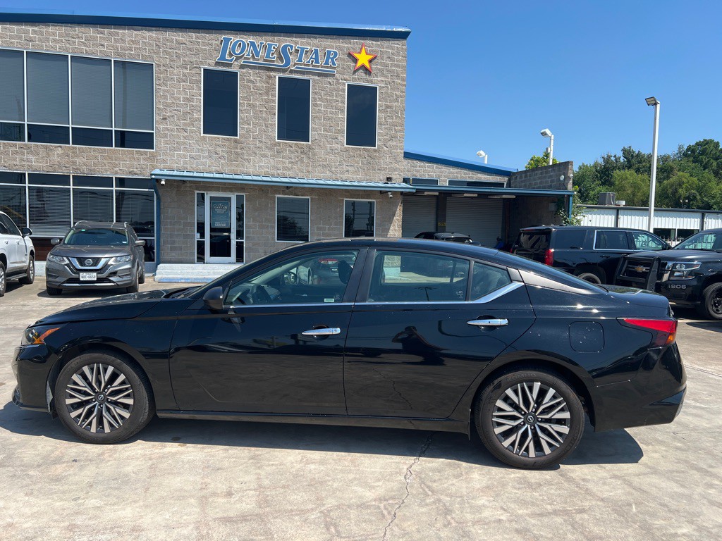 2024 Nissan Altima Image 10