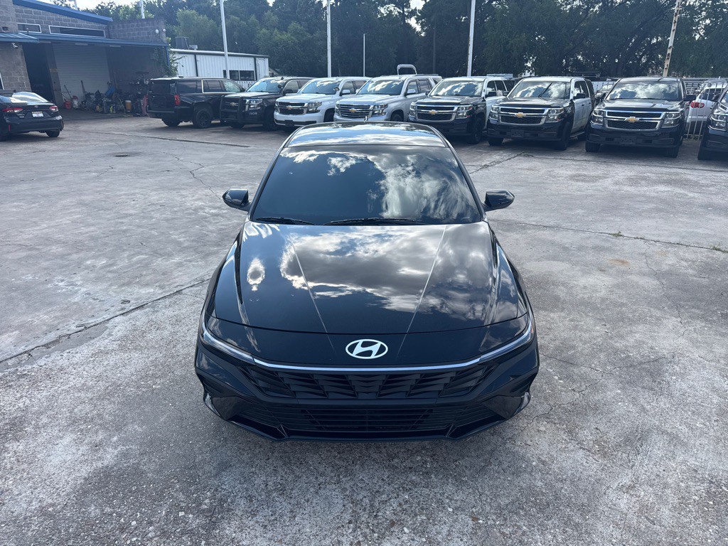 2025 Hyundai Elantra Image 2