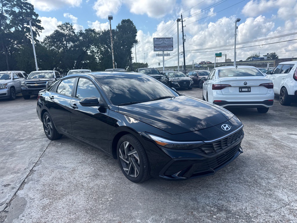 2025 Hyundai Elantra Image 3