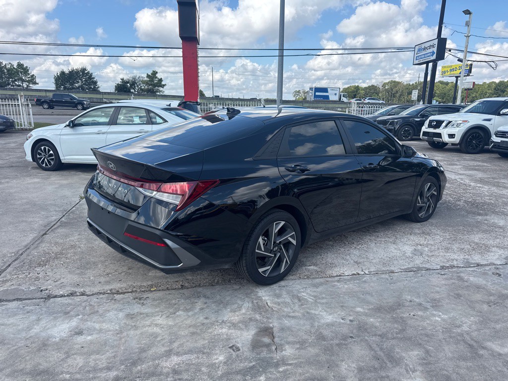 2025 Hyundai Elantra Image 5