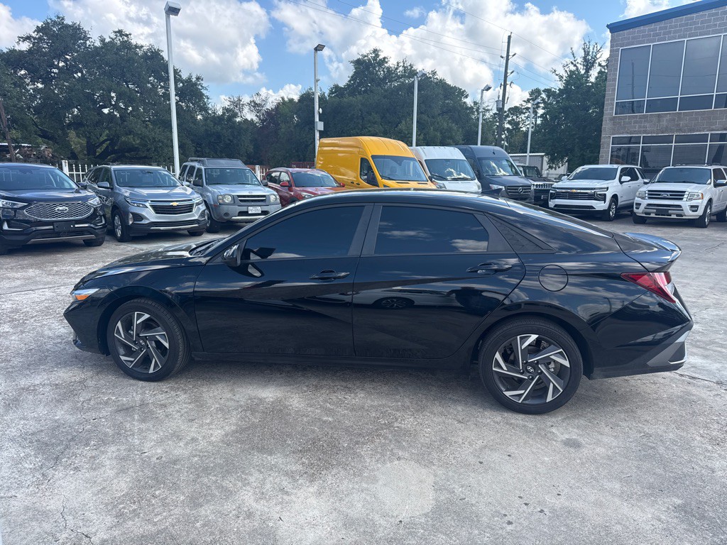 2025 Hyundai Elantra Image 8