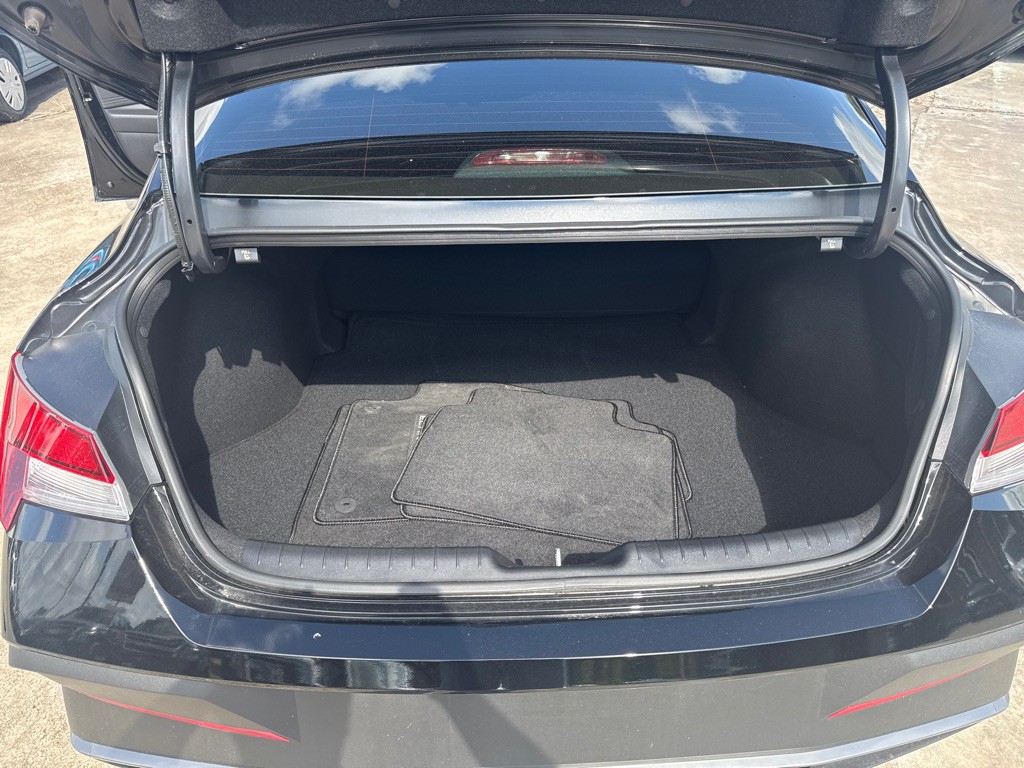 2025 Hyundai Elantra Image 15