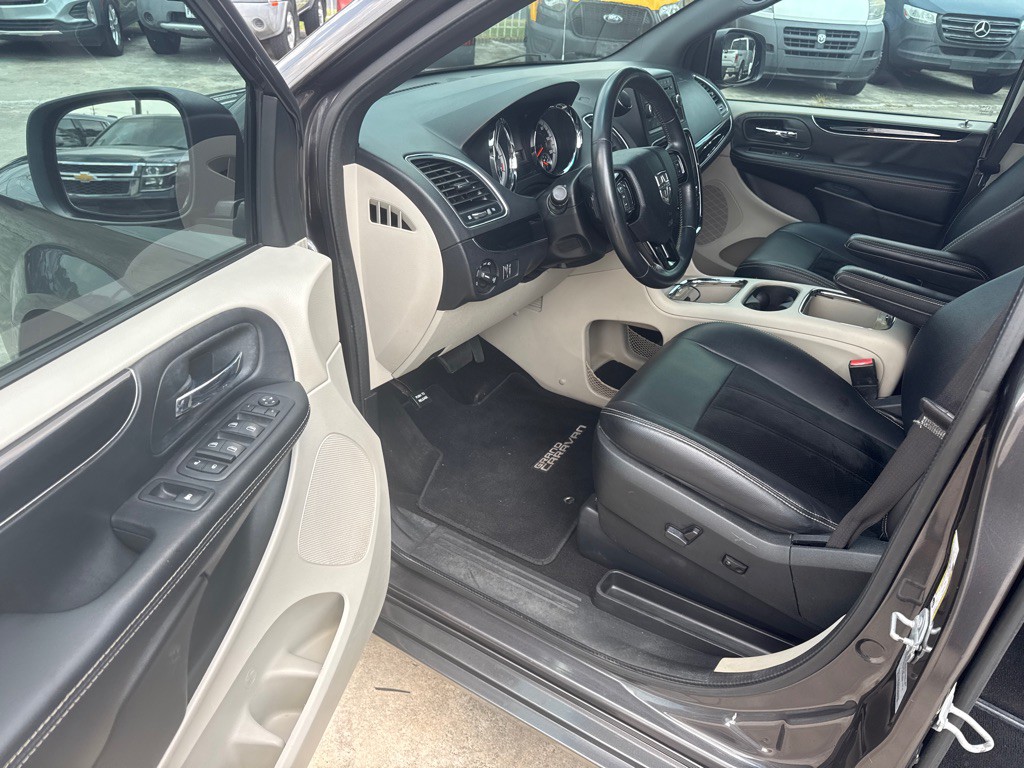 2017 Dodge Grand Caravan Image 9