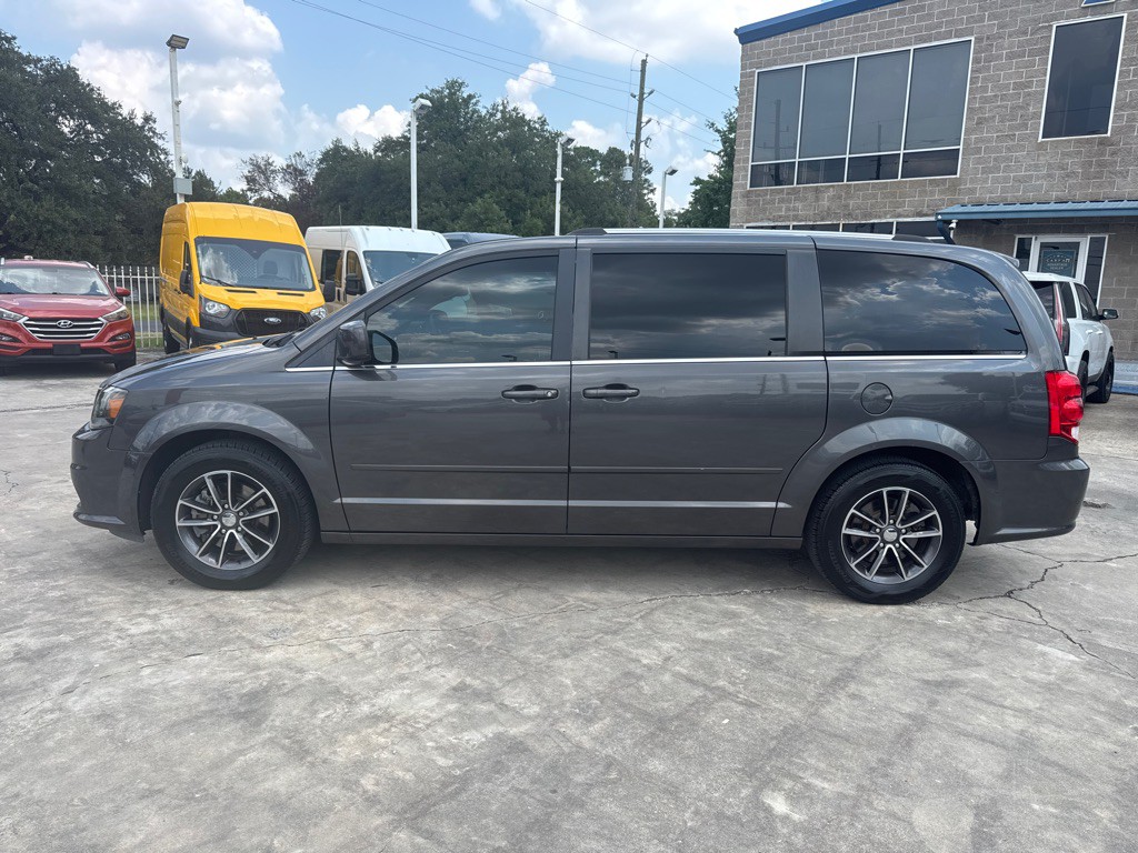 2017 Dodge Grand Caravan Image 3