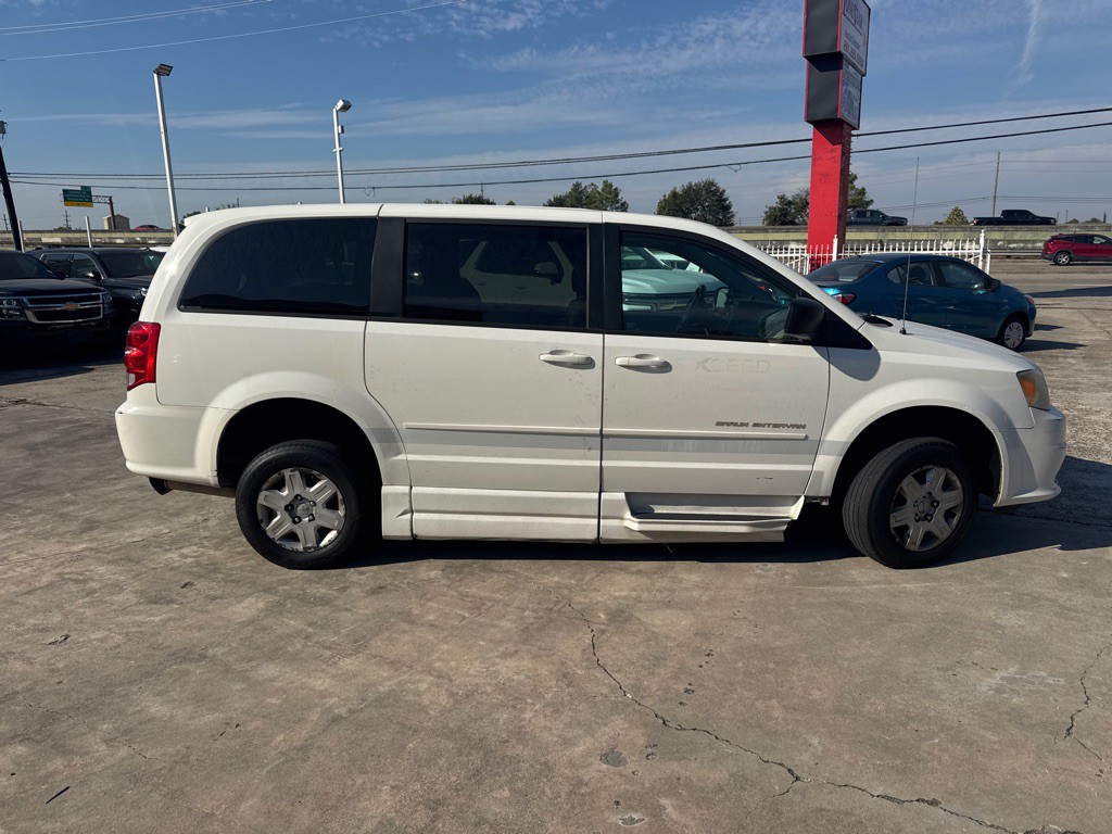 2011 Dodge Grand Caravan Image 4