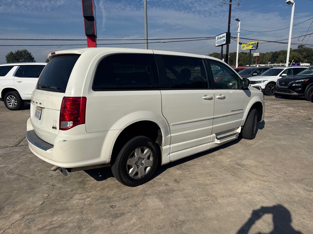 2011 Dodge Grand Caravan Image 5