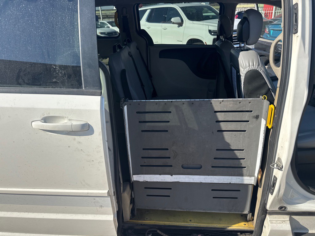 2011 Dodge Grand Caravan Image 16