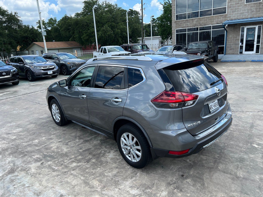 2018 Nissan Rogue Image 2