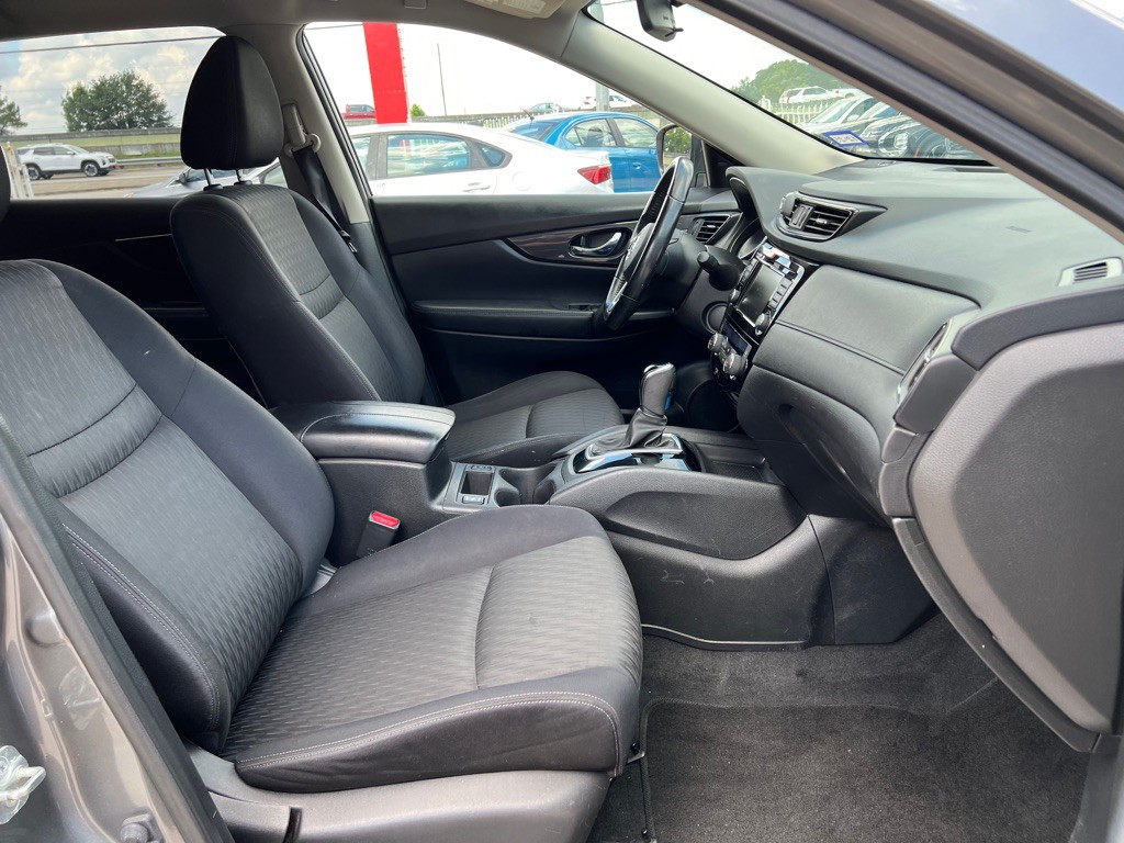 2018 Nissan Rogue Image 10