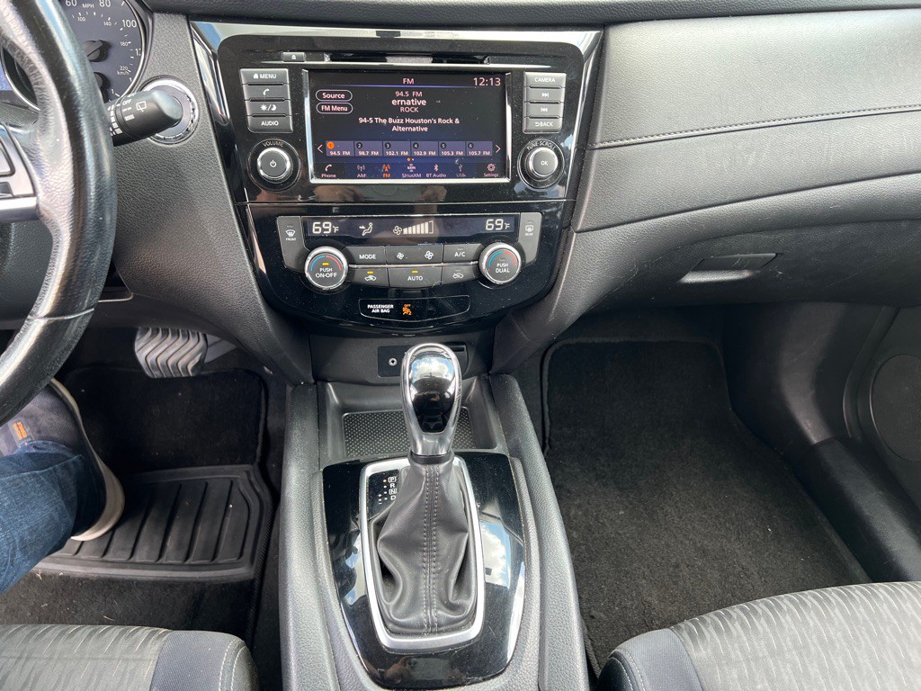 2018 Nissan Rogue Image 13