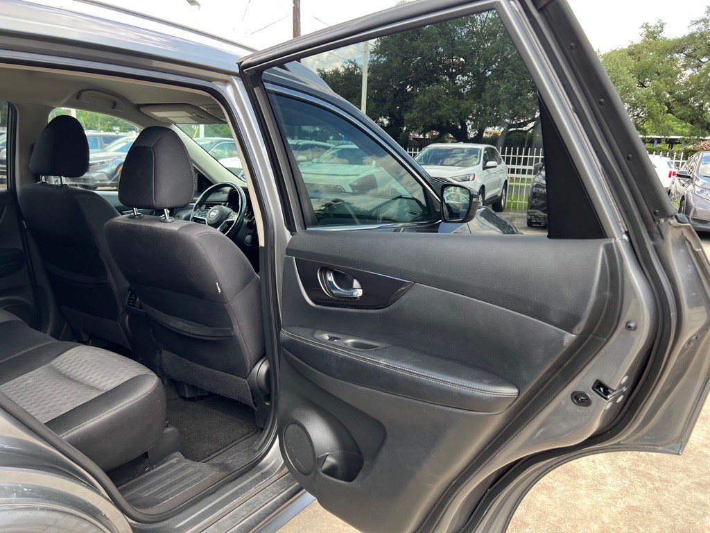 2018 Nissan Rogue Image 15