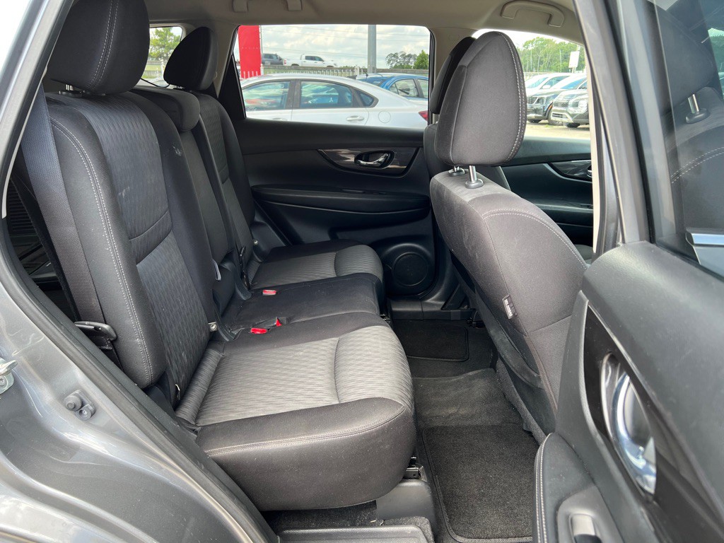 2018 Nissan Rogue Image 16