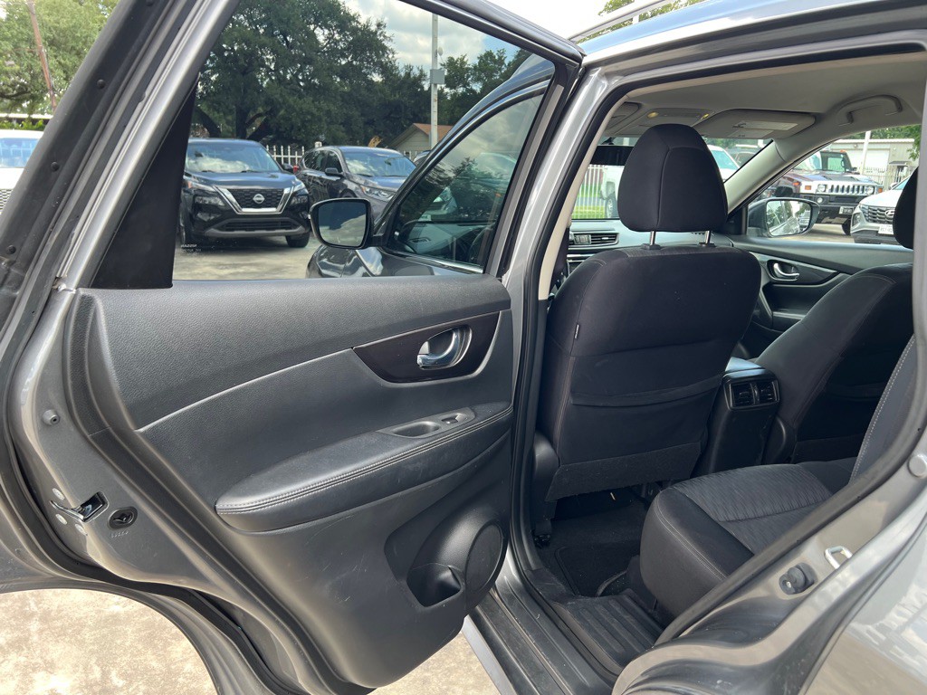 2018 Nissan Rogue Image 21
