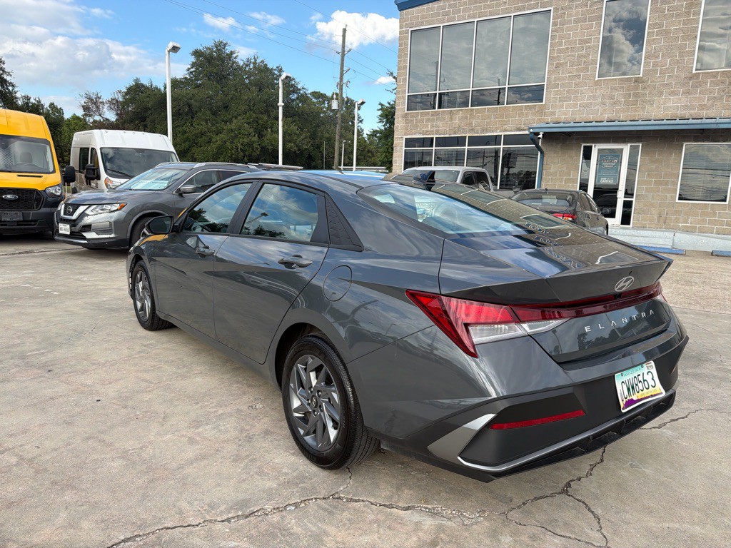 2024 Hyundai Elantra Image 4