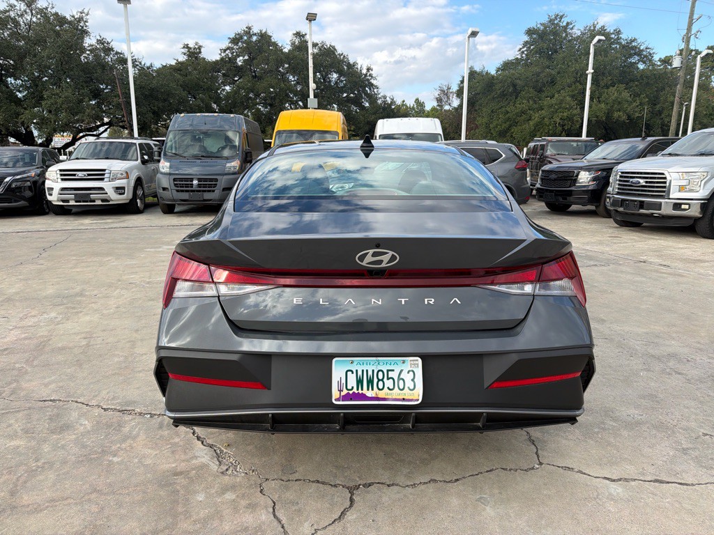 2024 Hyundai Elantra Image 5