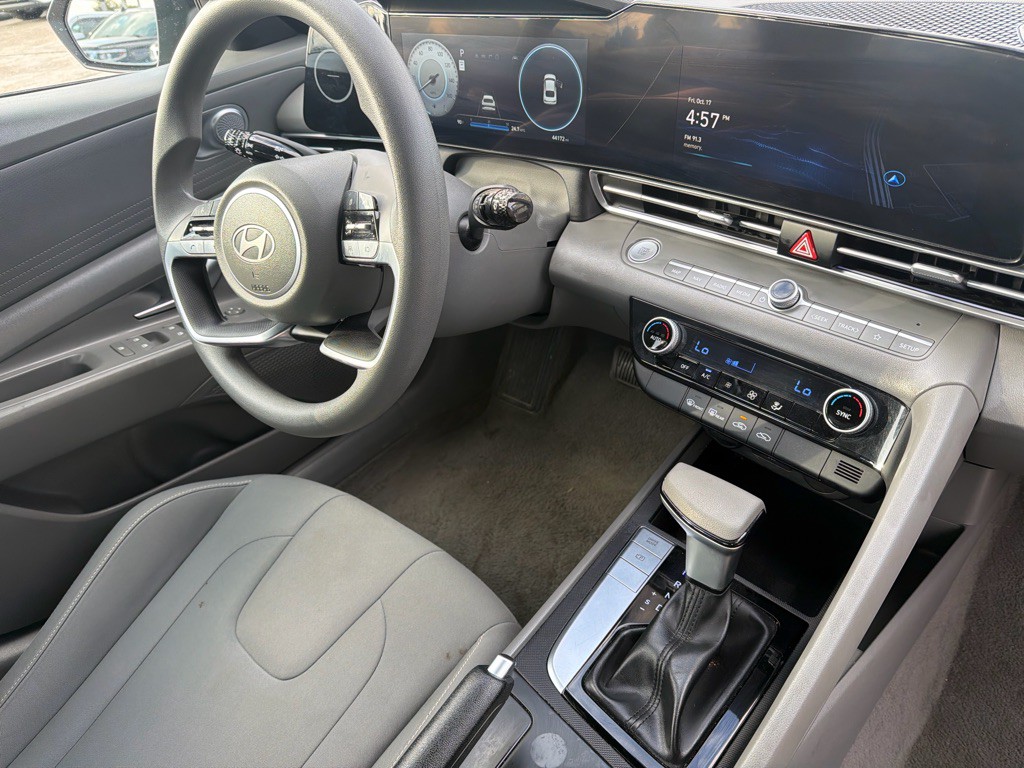 2024 Hyundai Elantra Image 11