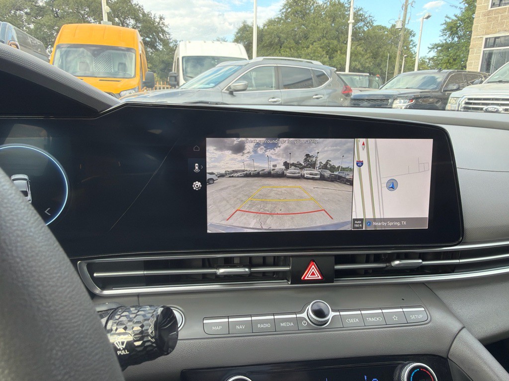 2024 Hyundai Elantra Image 12