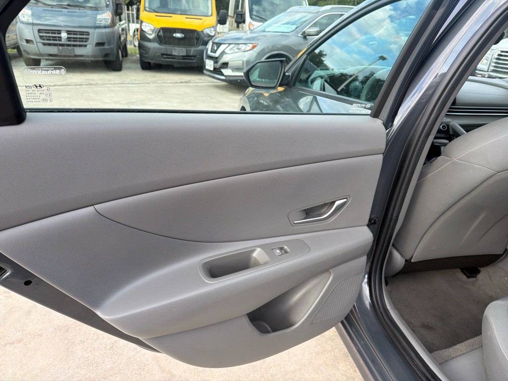 2024 Hyundai Elantra Image 24