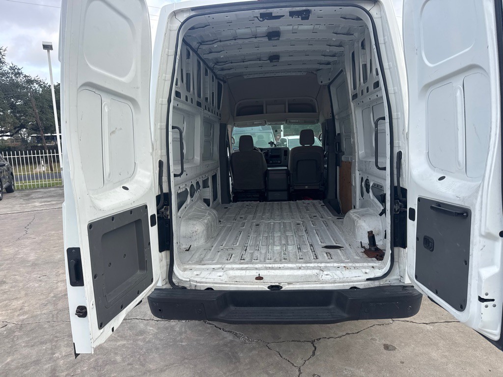 2019 Nissan NV Image 15