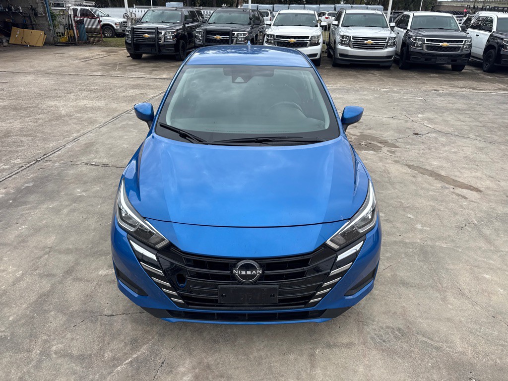 2023 Nissan Versa Image 2