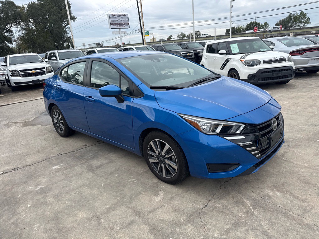 2023 Nissan Versa Image 3