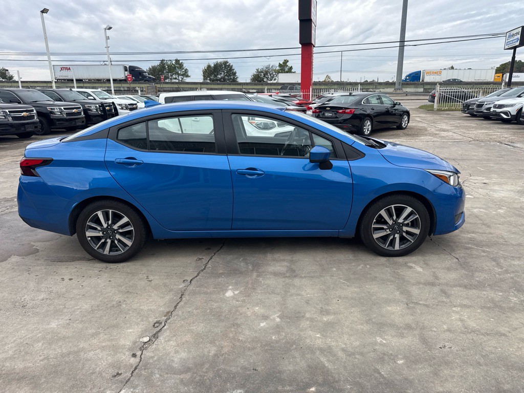 2023 Nissan Versa Image 4