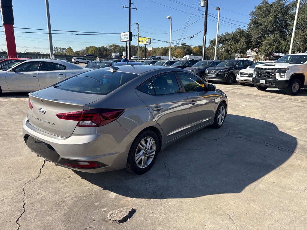 2020 Hyundai Elantra Image 3
