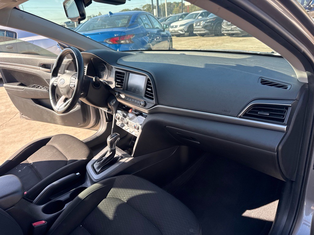 2020 Hyundai Elantra Image 18