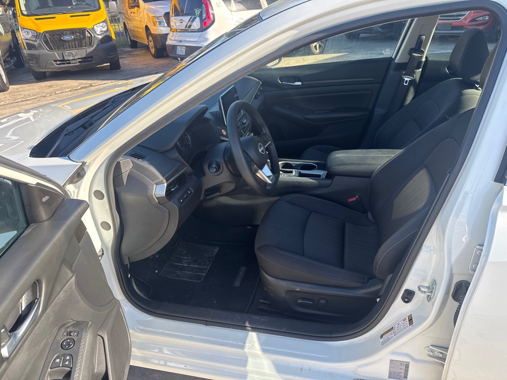 2024 Nissan Altima Image 12