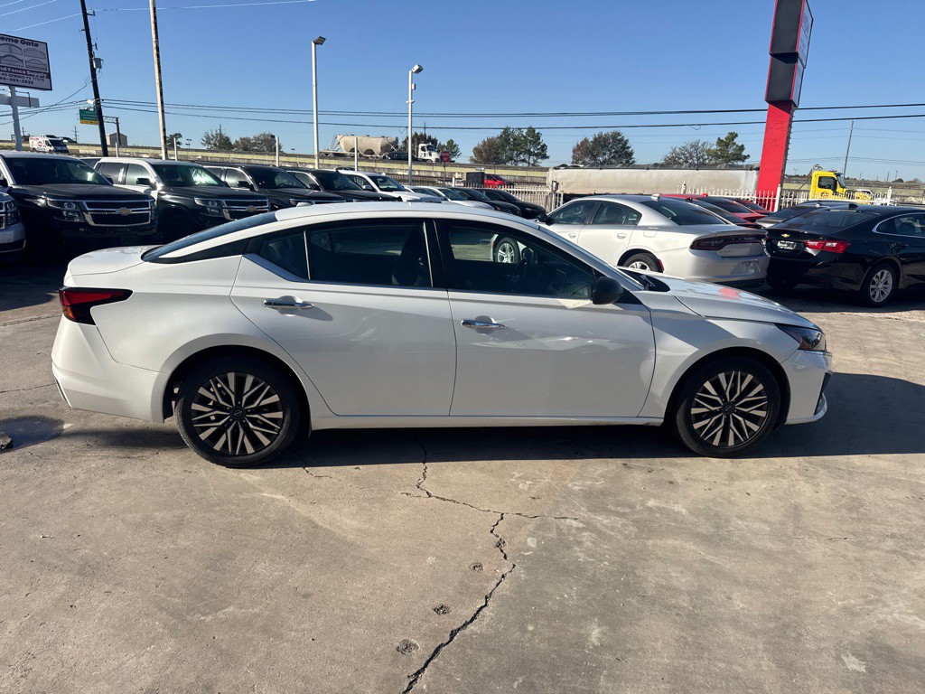 2024 Nissan Altima Image 5