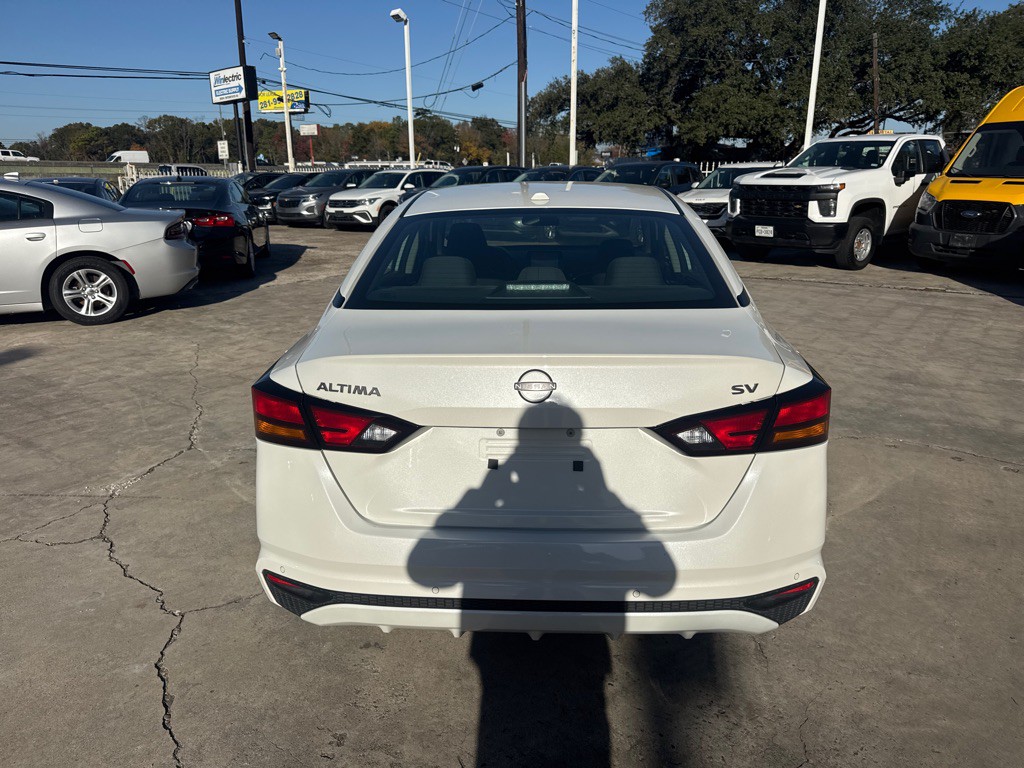 2024 Nissan Altima Image 7
