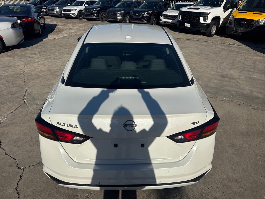 2024 Nissan Altima Image 8