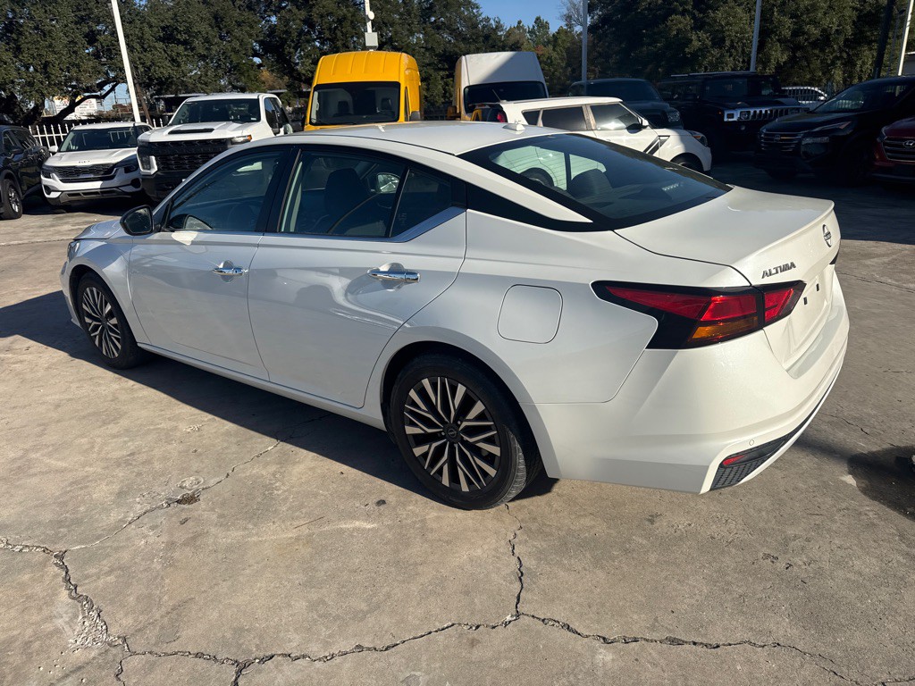 2024 Nissan Altima Image 9